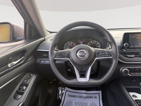 Used 2022 Nissan Altima 2.5 S FWD image 11