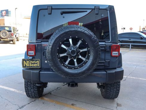 Used 2016 Jeep Wrangler Unlimited Sahara w/ Connectivity Group AWD/4WD image 12