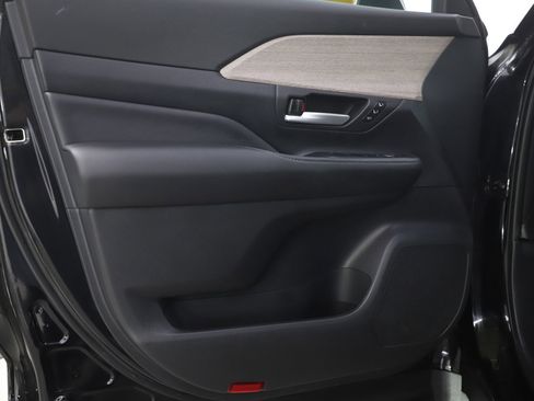 Used 2024 Toyota Grand Highlander Limited image 21