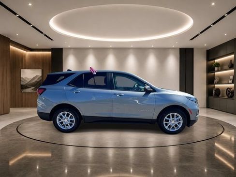 Used 2023 Chevrolet Equinox LS w/ LS Convenience Package FWD image 7