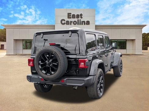 Certified 2025 Jeep Wrangler Unlimited Sahara w/ Safety Group AWD/4WD image 3