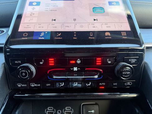 Used 2023 Jeep Grand Cherokee L Limited image 29