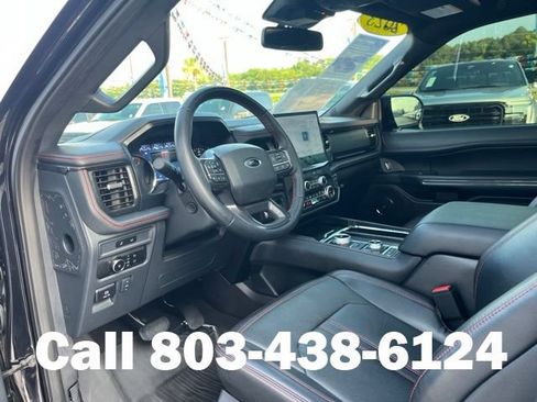 Used 2023 Ford Expedition Limited AWD/4WD image 6