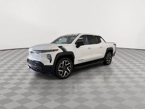 Certified 2025 Chevrolet Silverado EV RST AWD/4WD image 6