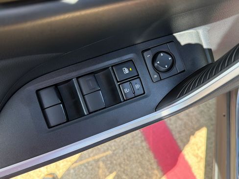 Used 2025 Toyota RAV4 LE AWD/4WD image 14