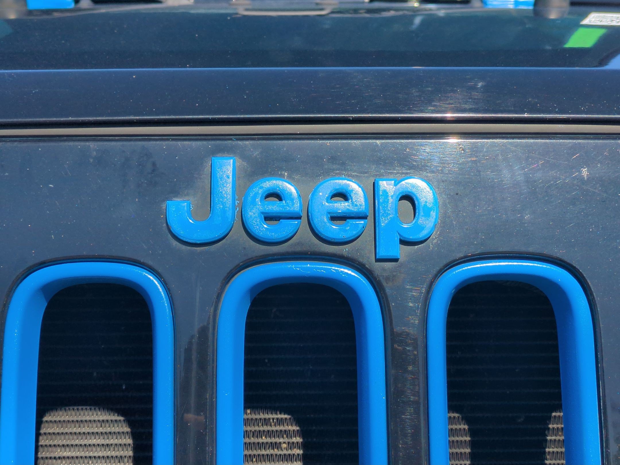 Used 2017 Jeep Wrangler Unlimited Sahara w/ Connectivity Group AWD/4WD image 14