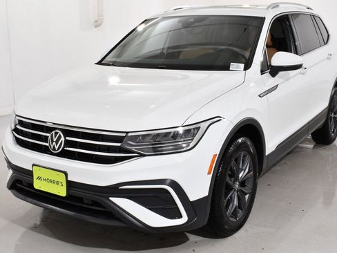 Used 2022 Volkswagen Tiguan SE image 2