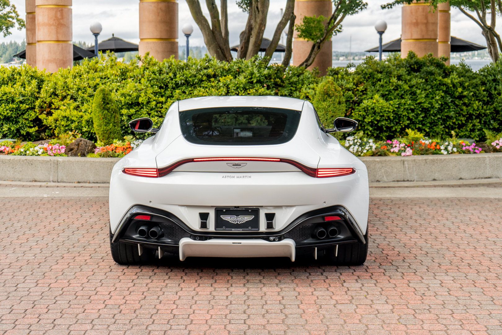 Used 2020 Aston Martin V8 Vantage Coupe RWD image 40