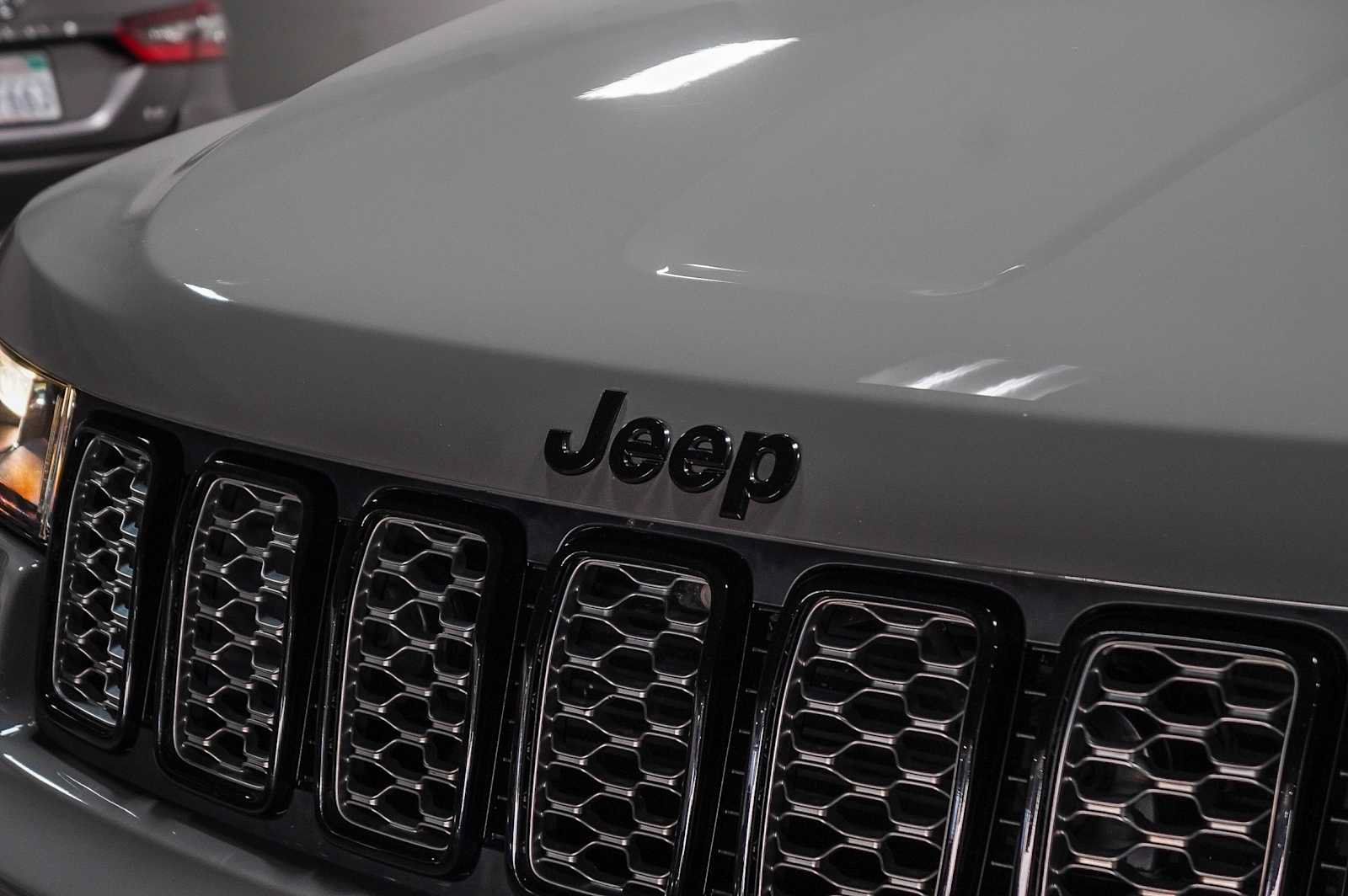 Used 2020 Jeep Grand Cherokee Altitude RWD image 8