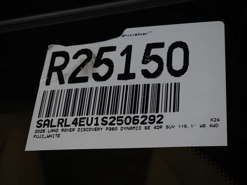 Used 2025 Land Rover Discovery Dynamic SE image 42