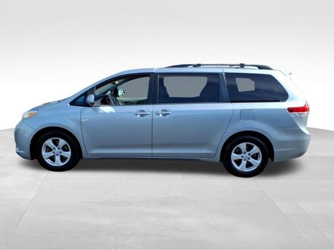Used 2014 Toyota Sienna LE image 23