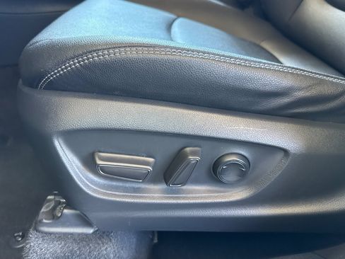 Used 2024 Toyota Corolla Cross XLE FWD image 15