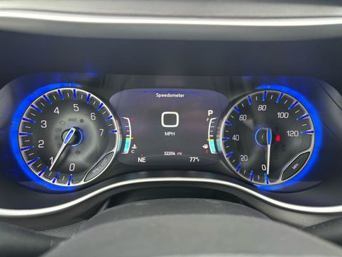 Used 2023 Chrysler Pacifica Touring-L AWD/4WD image 20
