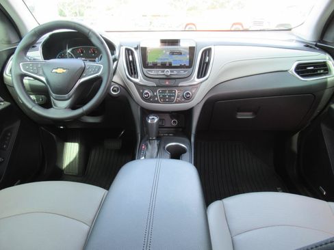 Used 2018 Chevrolet Equinox Premier FWD image 12