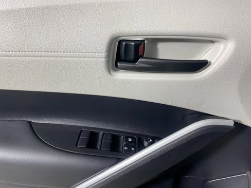 Certified 2025 Toyota Corolla Cross L image 21