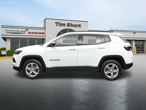 Used 2024 Jeep Compass Latitude AWD/4WD image 2
