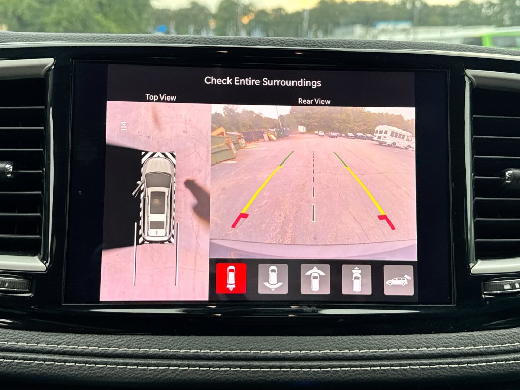 Used 2023 Chrysler Pacifica Touring-L w/ Uconnect Theater Family Group AWD/4WD image 28