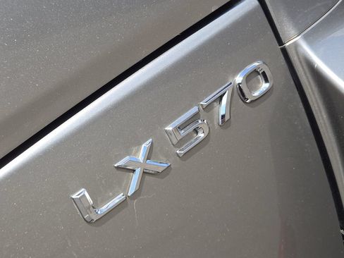 Used 2020 Lexus LX 570 4WD w/ Luxury Package image 11