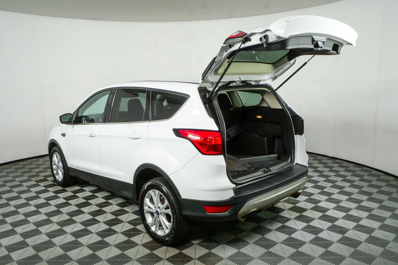 Used 2019 Ford Escape SE FWD image 30