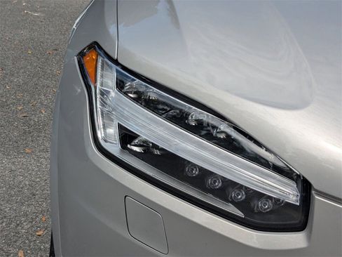 Certified 2025 Volvo XC90 B6 Plus image 10