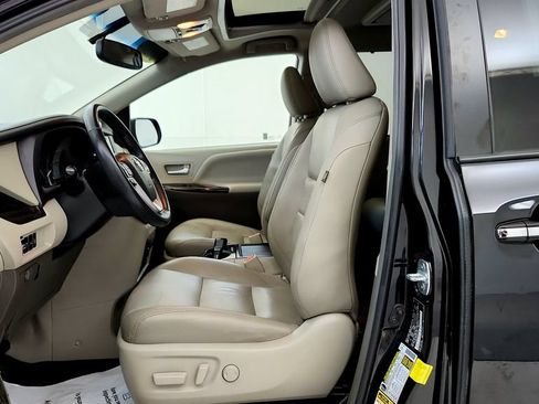 Certified 2017 Toyota Sienna XLE Premium AWD/4WD image 25