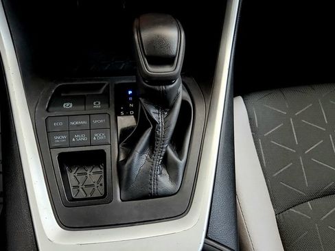 Used 2022 Toyota RAV4 XLE w/ Convenience Package AWD/4WD image 28