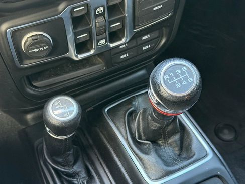 Used 2021 Jeep Wrangler Unlimited Sport image 32