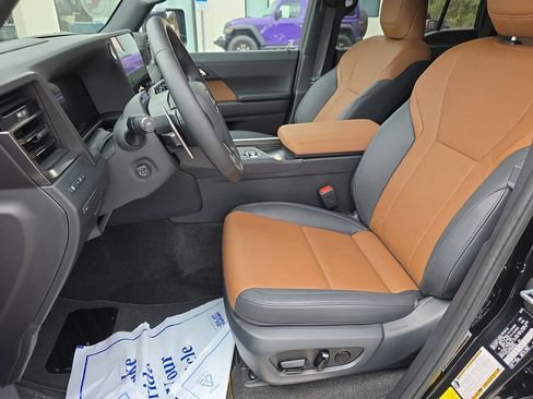 Used 2025 Lexus GX 550 w/ Accessory Package (Z1) image 12