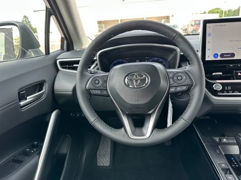 Used 2026 Toyota Corolla Cross XLE AWD/4WD image 18