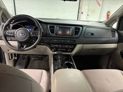 Used 2021 Kia Sedona LX image 28