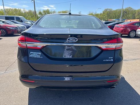 Used 2018 Ford Fusion SE FWD image 6