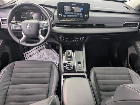 Used 2023 Mitsubishi Outlander SE image 17