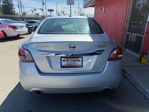 Used 2013 Nissan Altima 3.5 SV FWD image 5