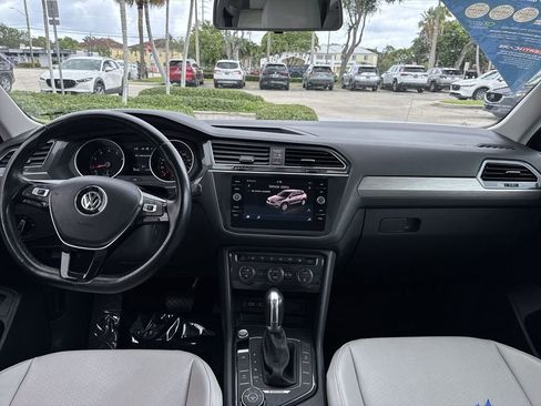 Used 2018 Volkswagen Tiguan SE AWD/4WD image 14