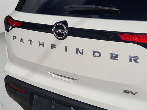 Used 2022 Nissan Pathfinder SV image 9