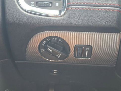 Certified 2018 Dodge Durango R/T w/ Technology Group image 35