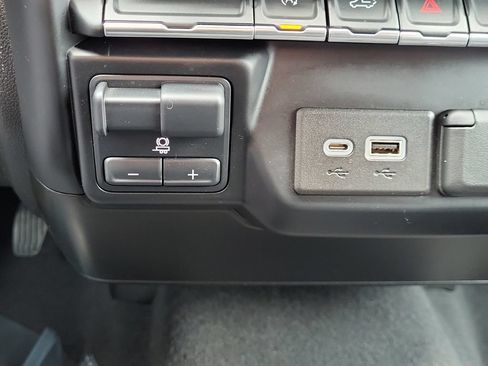 Used 2021 Chevrolet Silverado 1500 LT AWD/4WD image 32