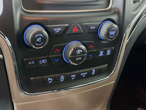 Used 2017 Jeep Grand Cherokee Limited image 24