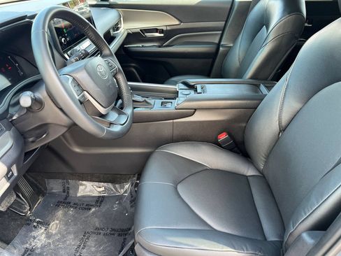 Used 2025 Toyota Grand Highlander FWD image 25