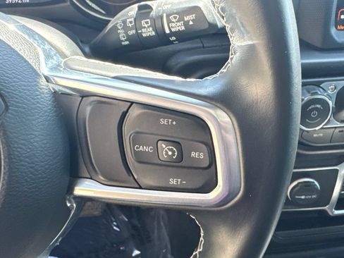 Used 2022 Jeep Wrangler Unlimited Sahara w/ Dual Top Group AWD/4WD image 26