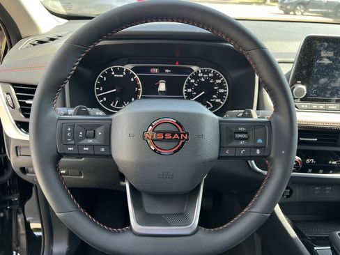 Certified 2026 Nissan Rogue SV AWD/4WD image 6