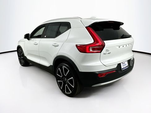 Used 2023 Volvo XC40 B4 Core w/ Convenience Package image 7