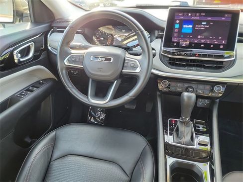 Certified 2022 Jeep Compass Limited image 11