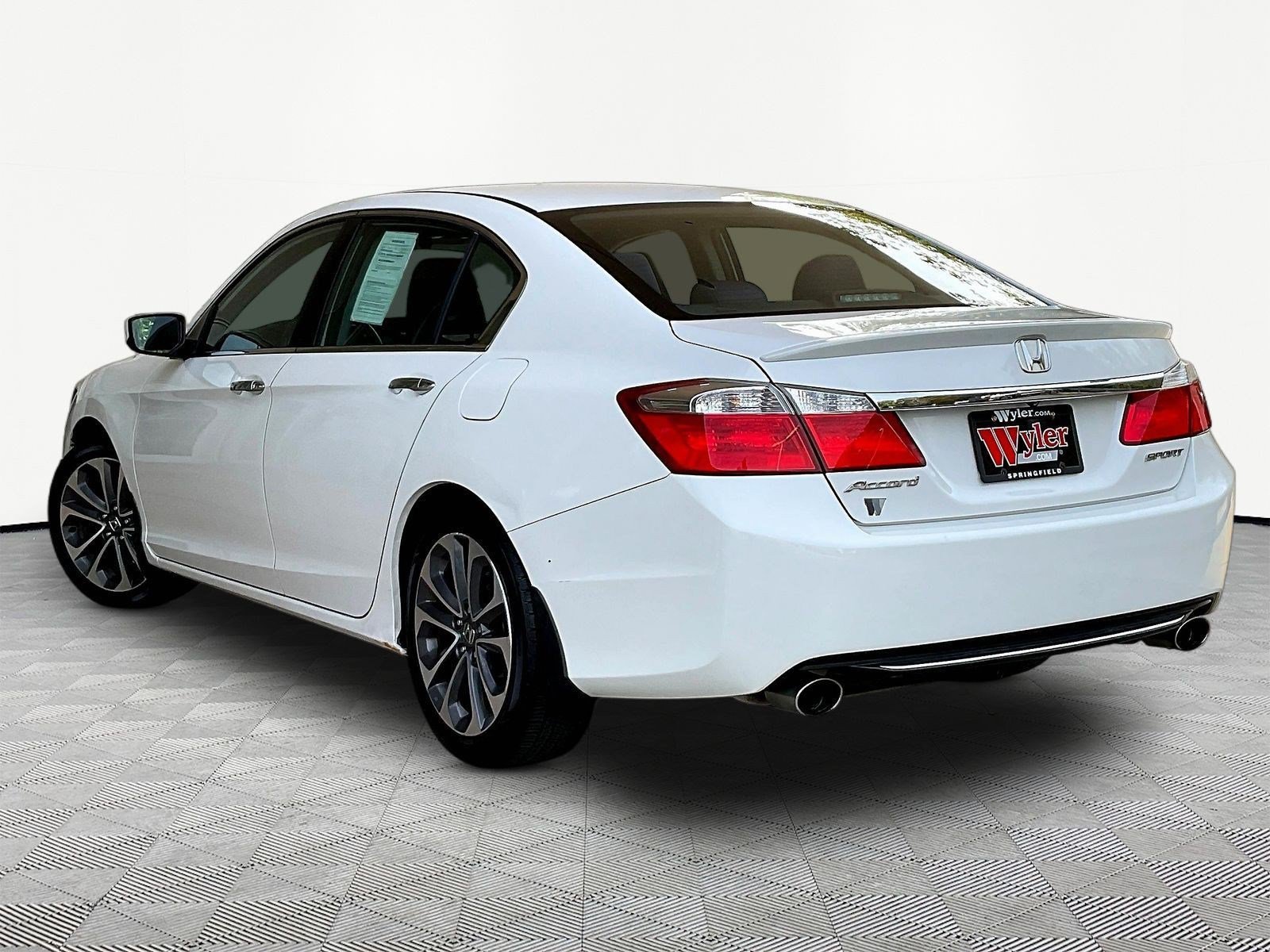 Used 2015 Honda Accord Sport image 4