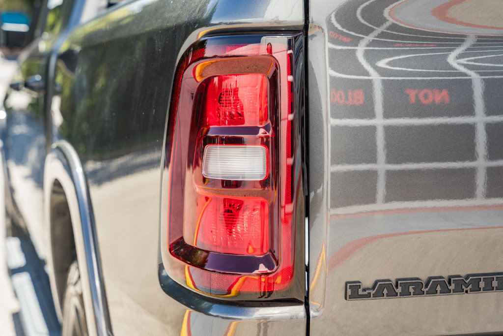 Used 2025 RAM 1500 Laramie w/ Night Edition AWD/4WD image 7
