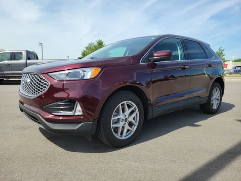 Used 2024 Ford Edge SEL w/ Convenience Package AWD/4WD image 2