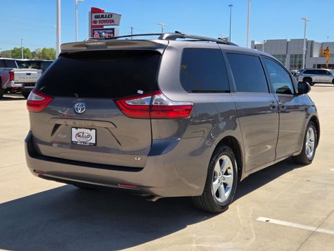 Used 2015 Toyota Sienna LE image 6