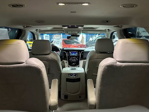 Used 2019 Cadillac Escalade Premium Luxury image 70