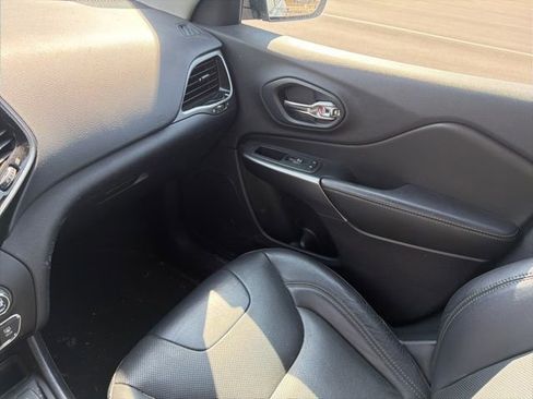 Used 2020 Jeep Cherokee Limited image 12