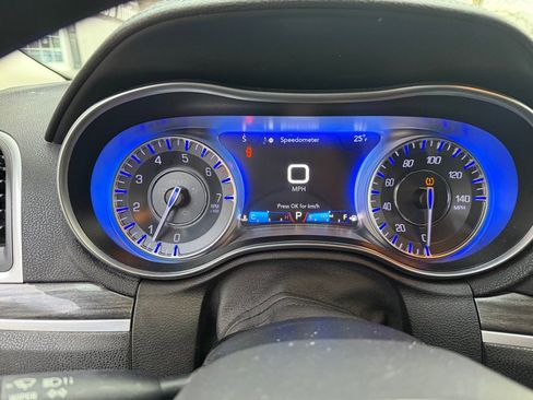 Used 2018 Chrysler 300 Touring w/ Sport Appearance Package image 9